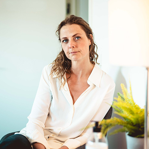 Randers-kriseberedskab_500x500 Kvinde modtager krisehjælp