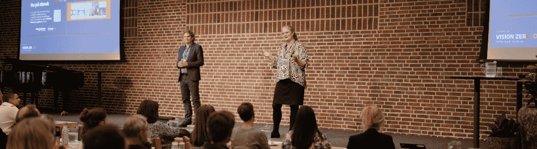 Human House-konsulenter præsenterer til konference