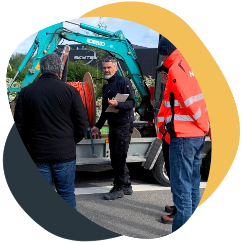 Underviser fra Human House instruerer i byggemateriel